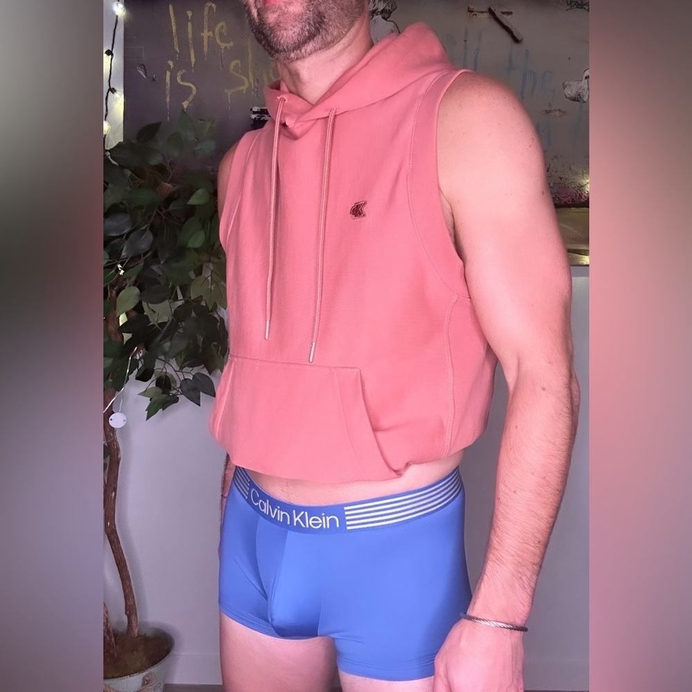 Calvin Klein | Sleeveless Workout Hoodie in Coral (X-Small) - Picture 7 of 8